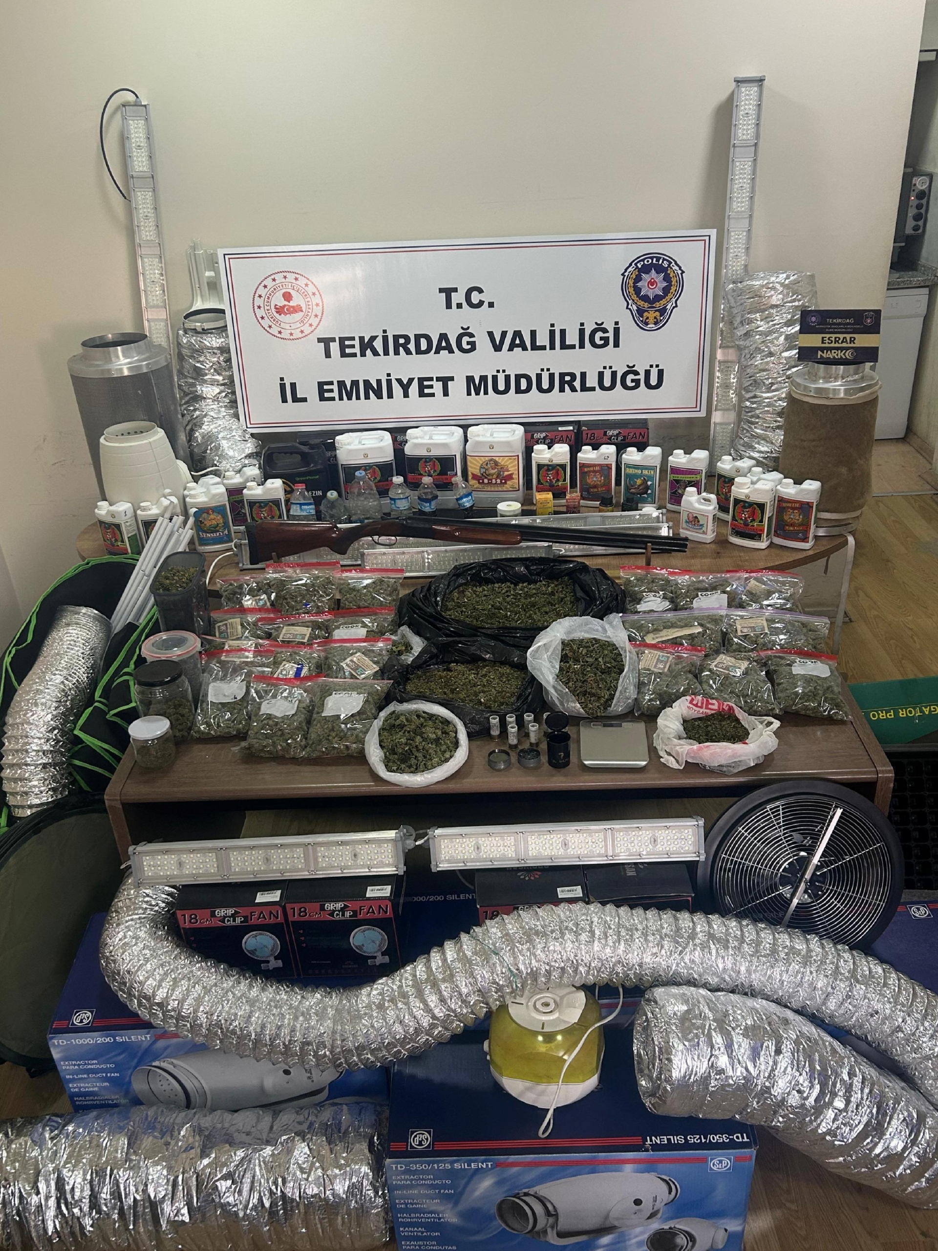 tekirdagda-4-kilo-100-gram-esrar-ele-gecirildi-haberi-gHRnF8zW.jpg
