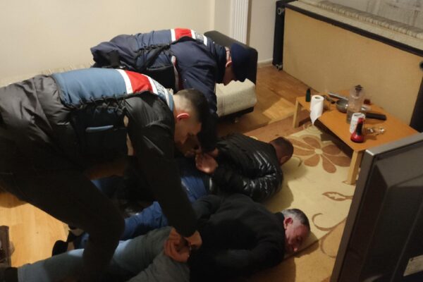 Tekirdağ’da bir kişiyi gasbettikleri iddiasıyla 2 zanlı yakalandı haberi
