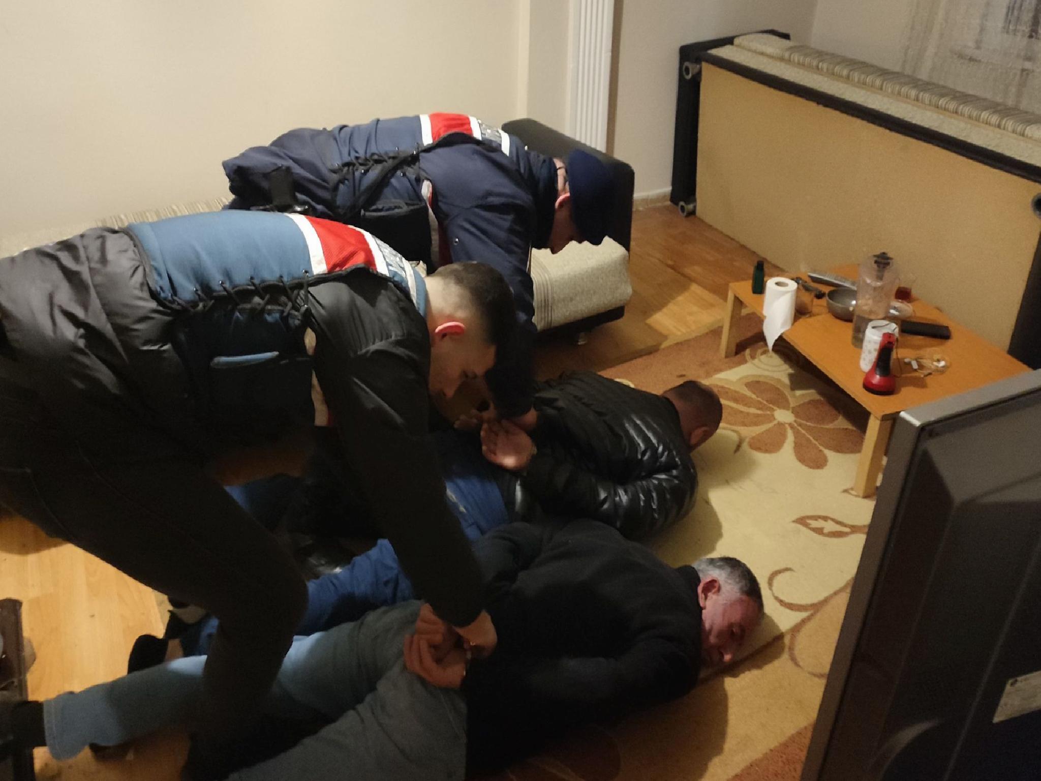 tekirdagda-bir-kisiyi-gasbettikleri-iddiasiyla-2-zanli-yakalandi-haberi-k1tyjr5G.jpg