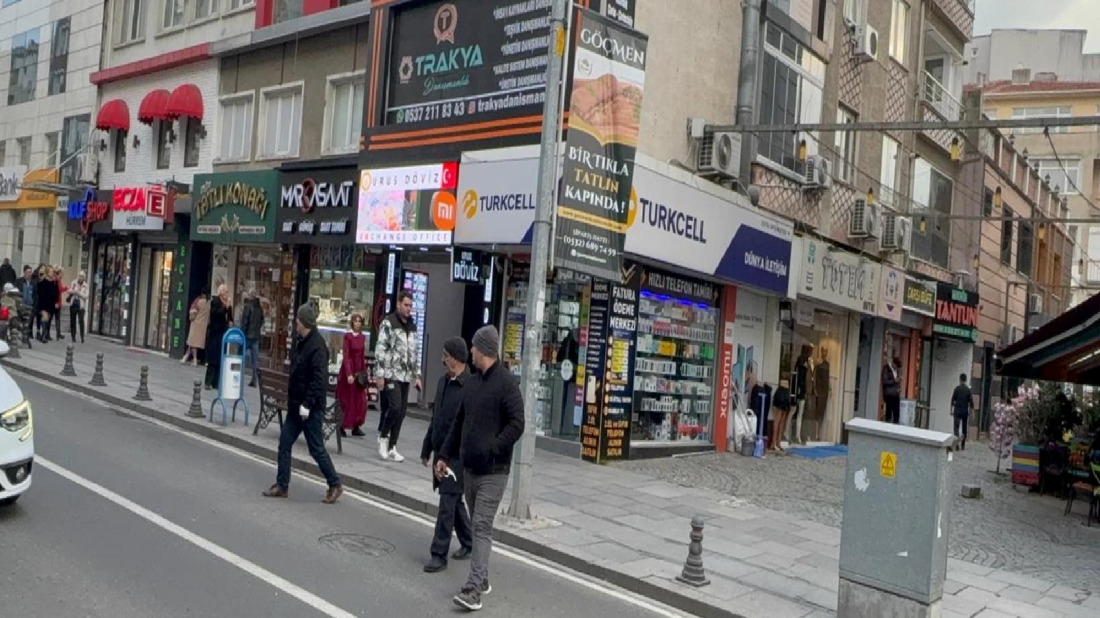 tekirdagda-doviz-burosundan-hirsizlik-yapan-supheliler-araniyor-haberi-uXhf1jMn.jpg