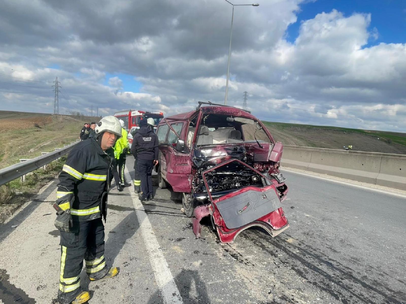 tekirdagda-iki-minibusun-carpistigi-kazada-1-kisi-yaralandi-haberi-lXm12b8Z.jpg