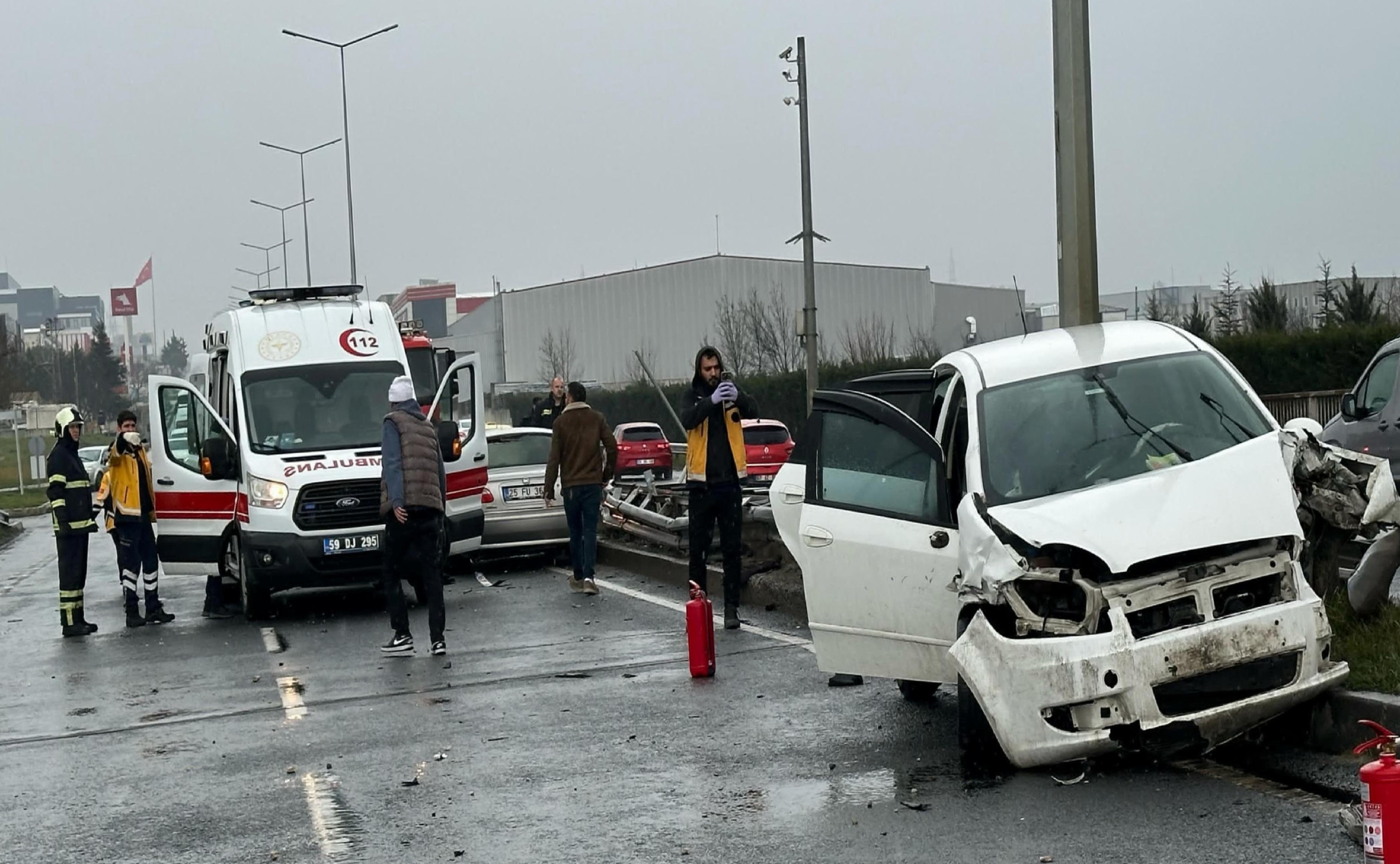 tekirdagda-iki-otomobil-carpisti-6-kisi-yaralandi-haberi-Yxnf6HXy.jpg
