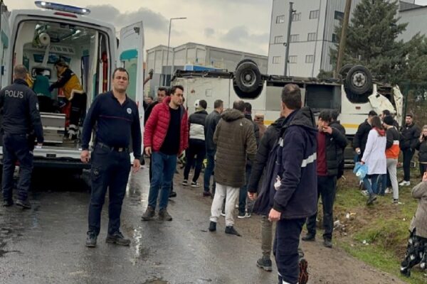 Tekirdağ’da işçi taşıyan midibüsün devrildiği kazada 25 kişi yaralandı haberi