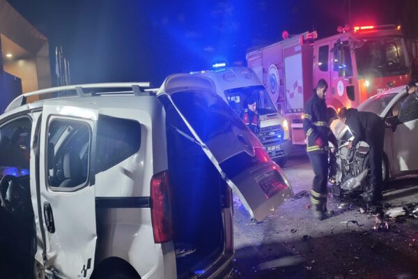 Tekirdağ’da otomobille hafif ticari aracın çarpıştığı kazada 6 kişi yaralandı haberi
