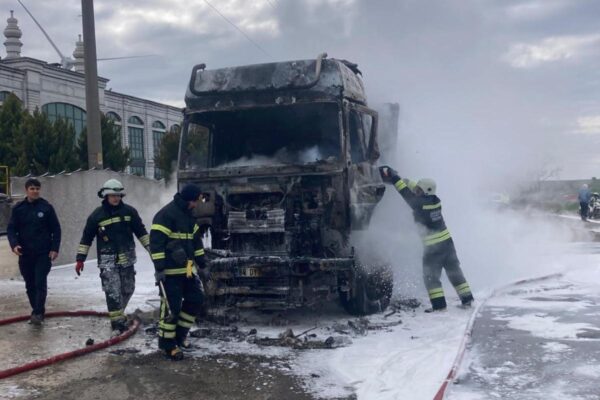 Tekirdağ’da park halindeki tır yandı haberi