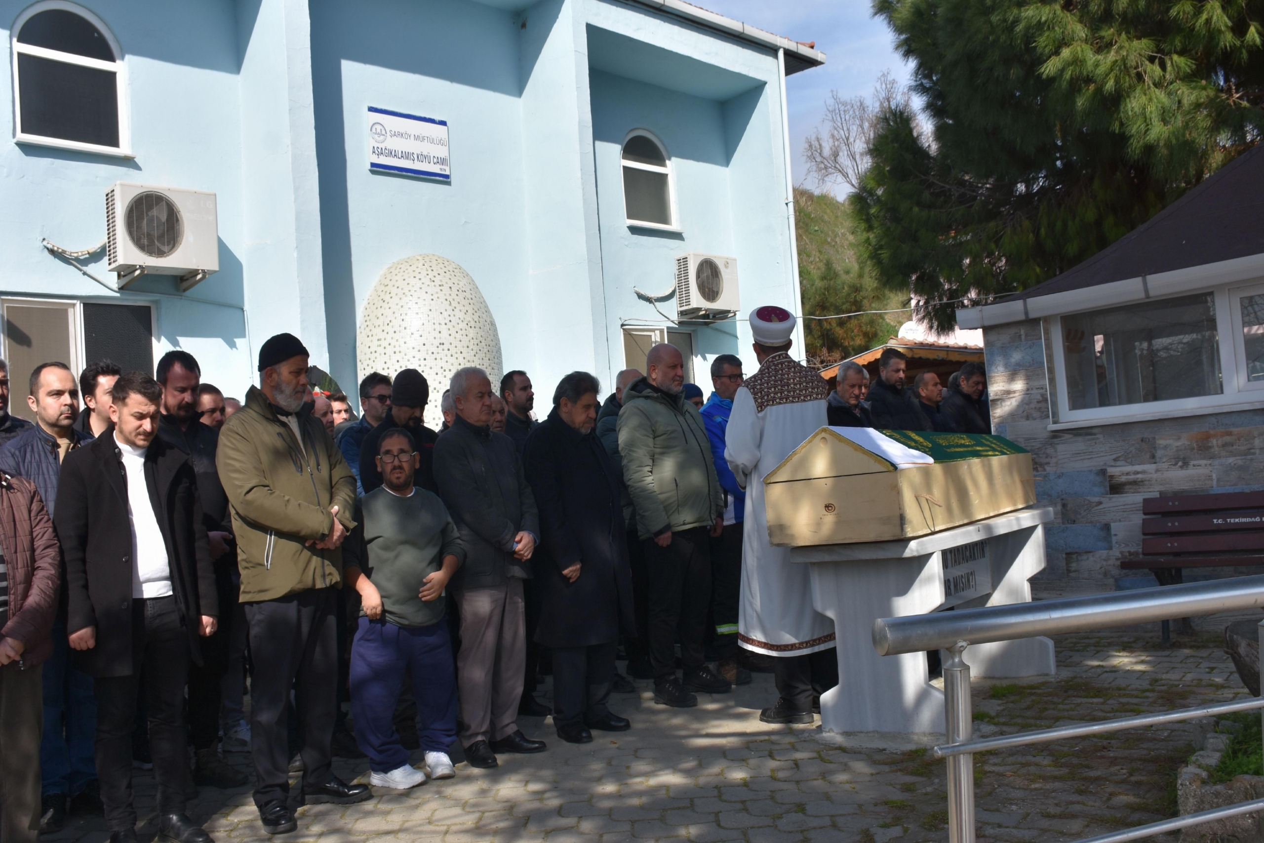 tekirdagda-sobadan-sizan-gazdan-zehirlenen-kisinin-cenazesi-defnedildi-haberi-uV5X4ELv.jpg