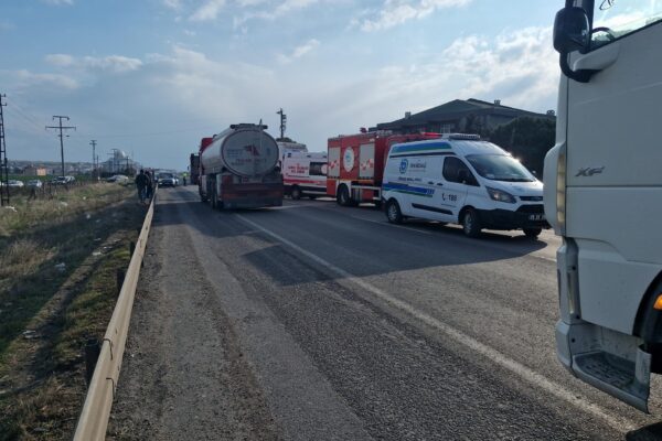 Tekirdağ’da tır ile otomobil çarpıştı, 1 kişi öldü, 2 kişi yaralandı haberi