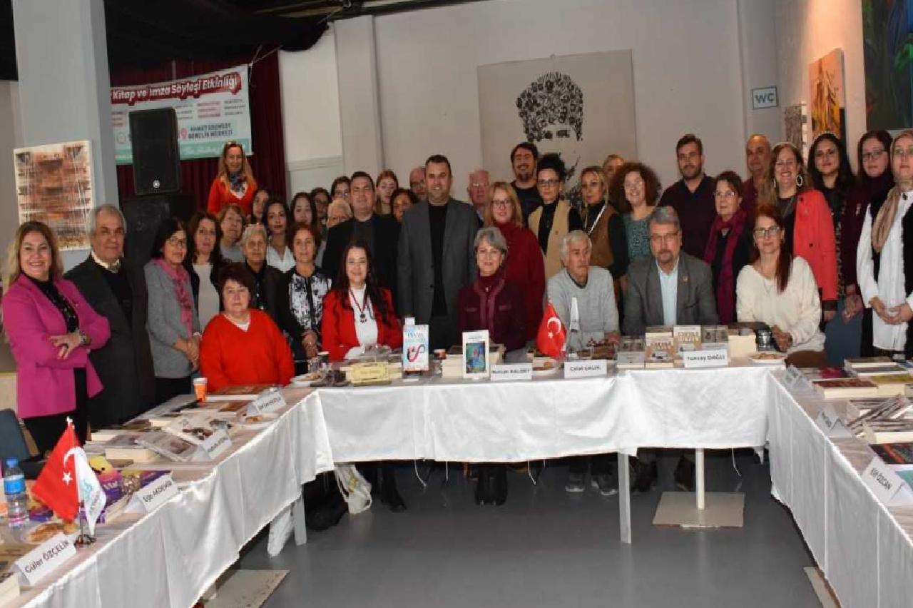 tekirdagda-yazarlar-okurlariyla-bir-araya-geldi-haberi-i1wEbnFa.jpg