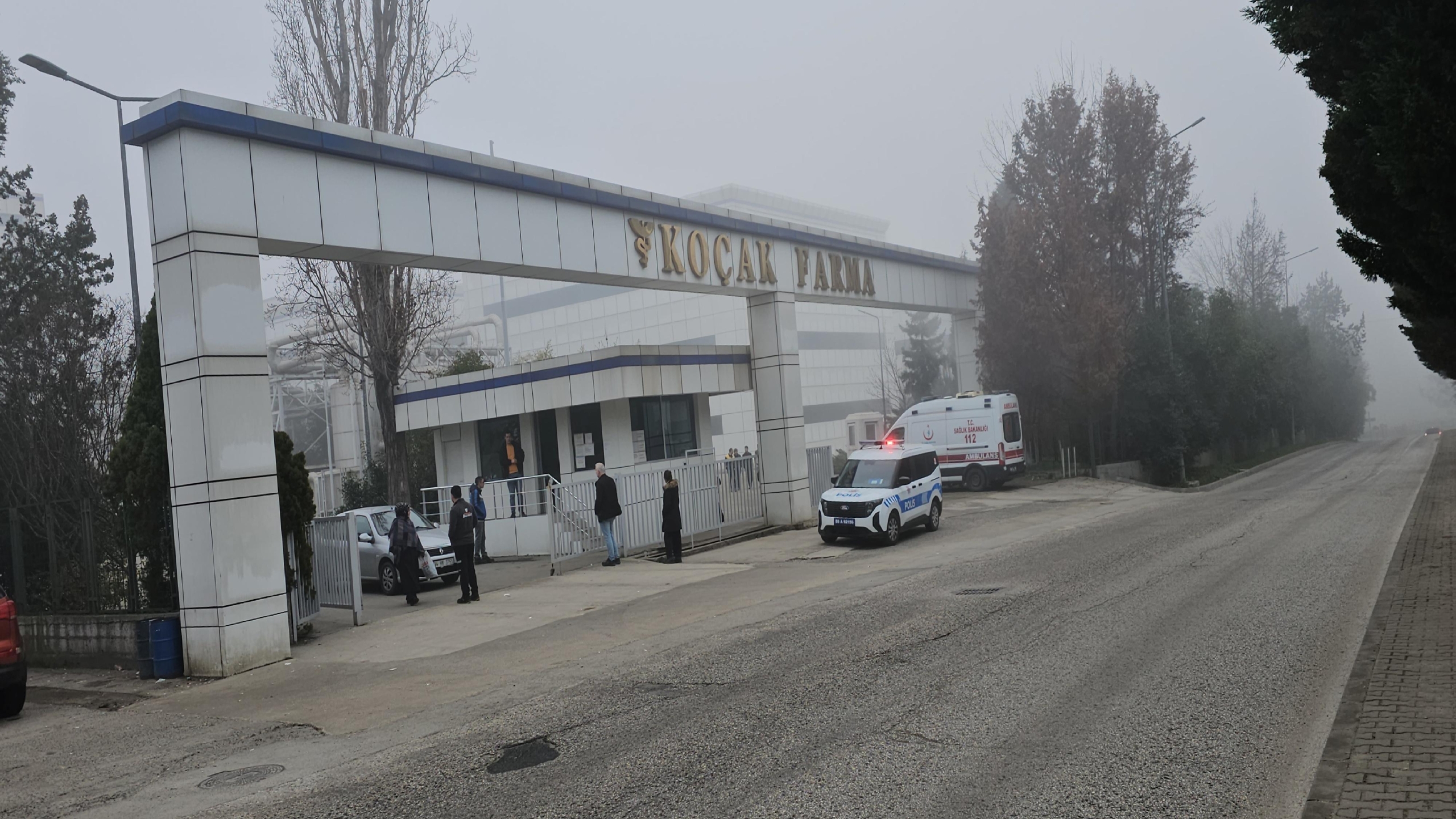 tekirdagdaki-ilac-fabrikasinda-meydana-gelen-patlamada-sesten-etkilenen-3-isci-hastaneye-kaldirildi-haberi-IfhQHI9l.jpg