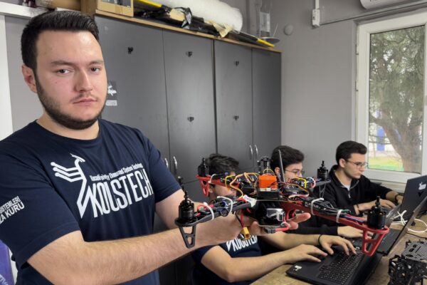 TEKNOFEST birincisi üniversite öğrencileri kamikaze dron tehdidine karşı sistem geliştirdi haberi