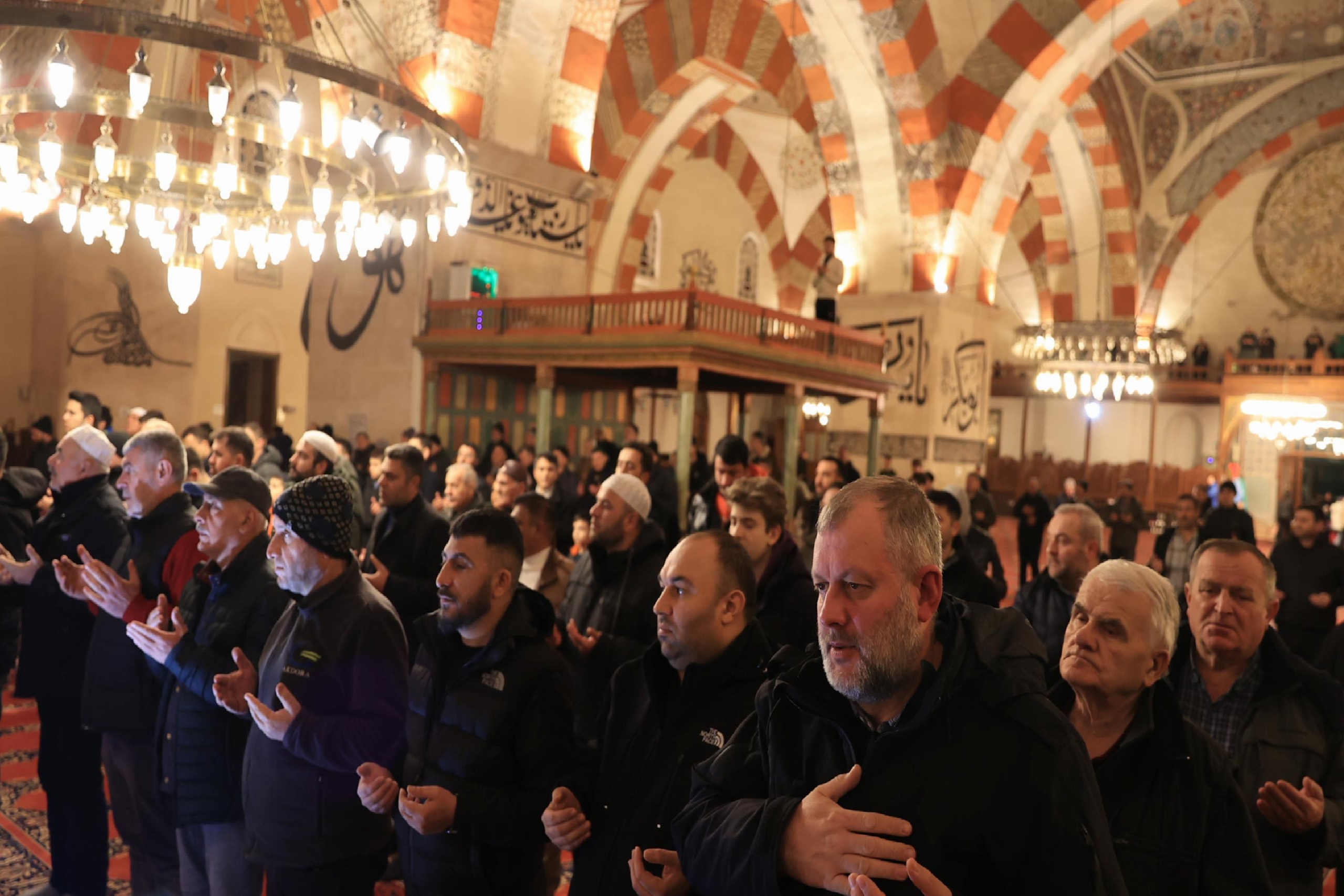 trakyadaki-camilerde-berat-kandili-dualarla-idrak-edildi-haberi-bKuYClIE.jpg