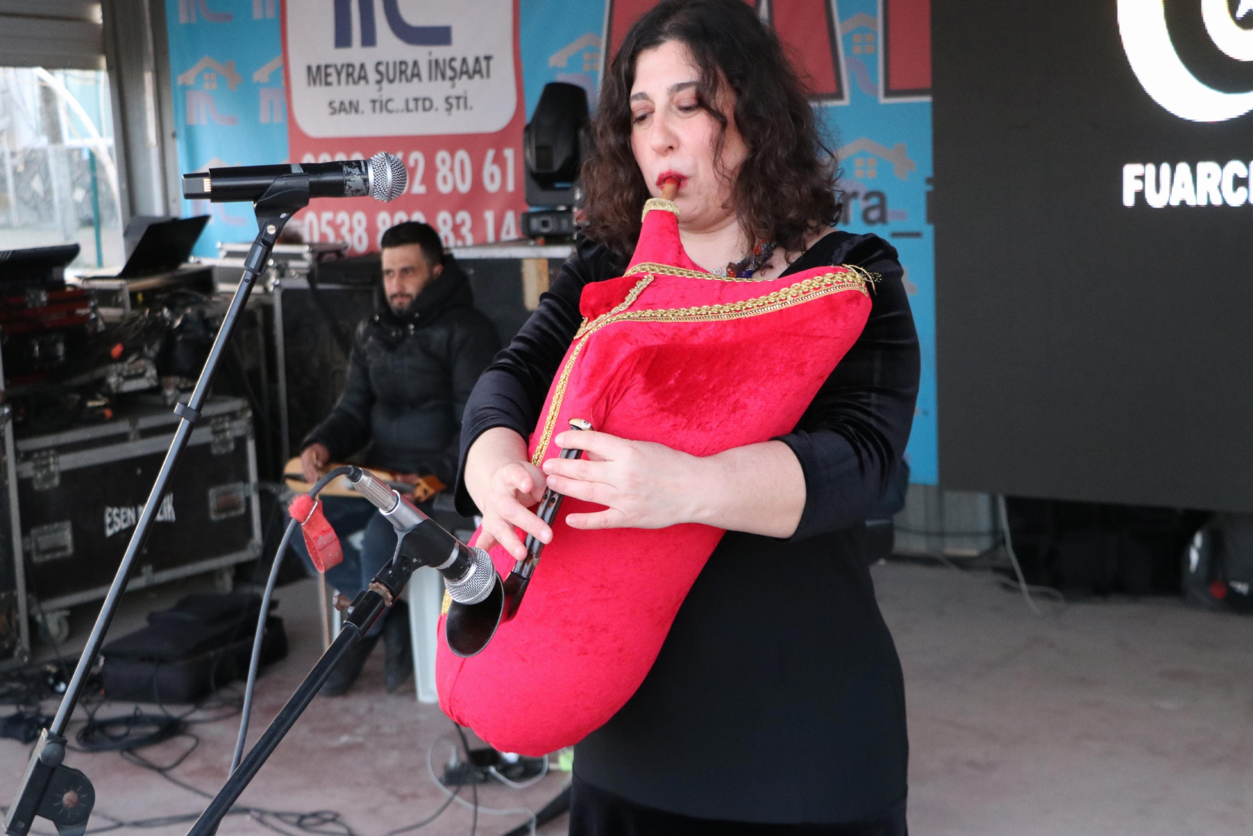 tulumcu-filiz-17-yildir-karadeniz-ezgilerini-dinleyenleriyle-bulusturuyor-haberi-nIg2rT7Y.jpg