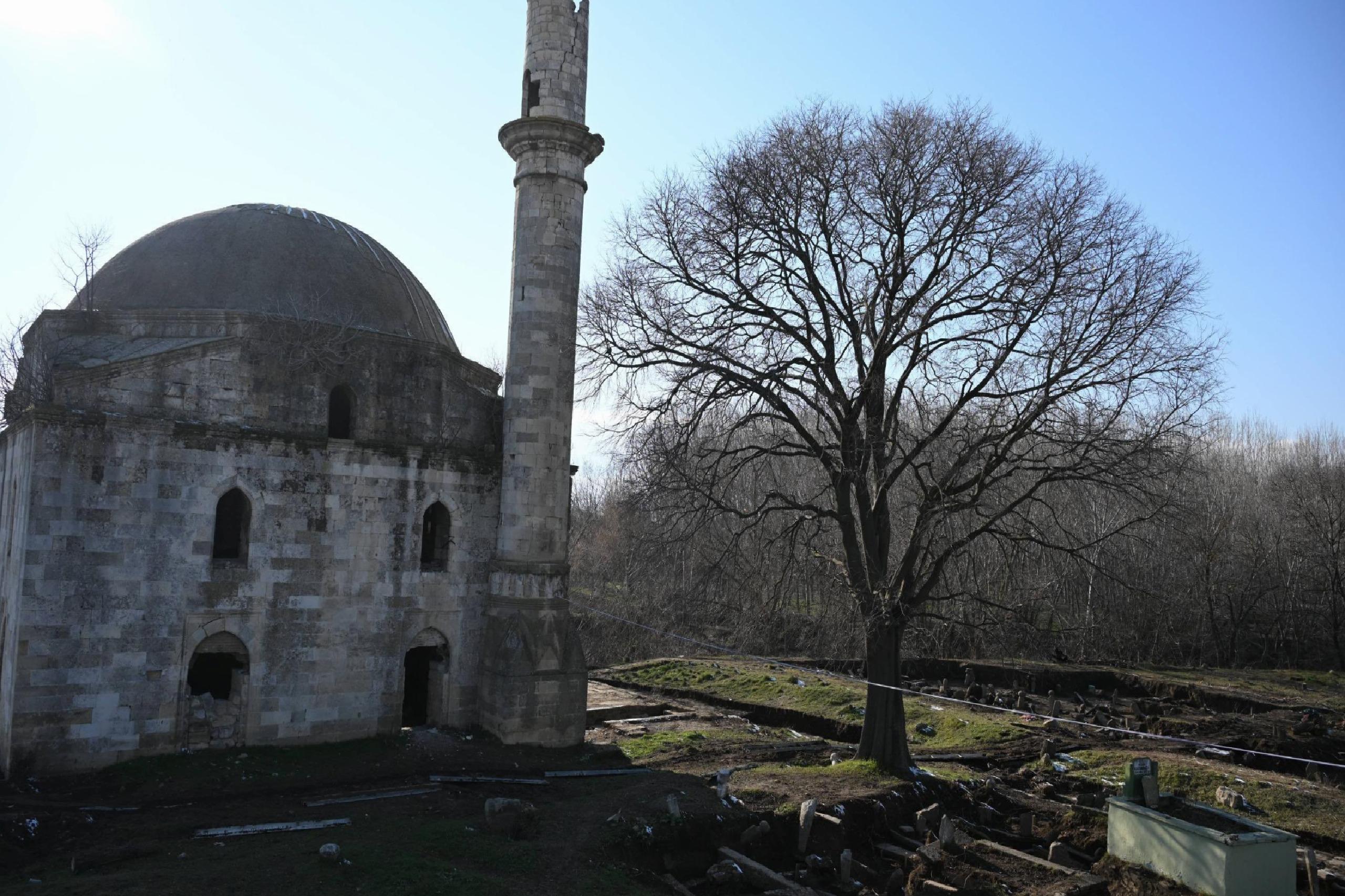 tunca-nehri-kenarindaki-55-asirlik-camide-restorasyon-calismalari-suruyor-haberi-f4whBBBP.jpg