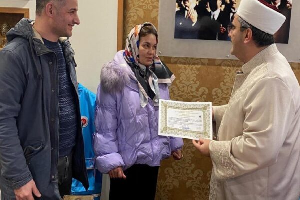 Ukraynalı ve Endonezyalı iki kadın Sakarya’da Müslüman oldu haberi