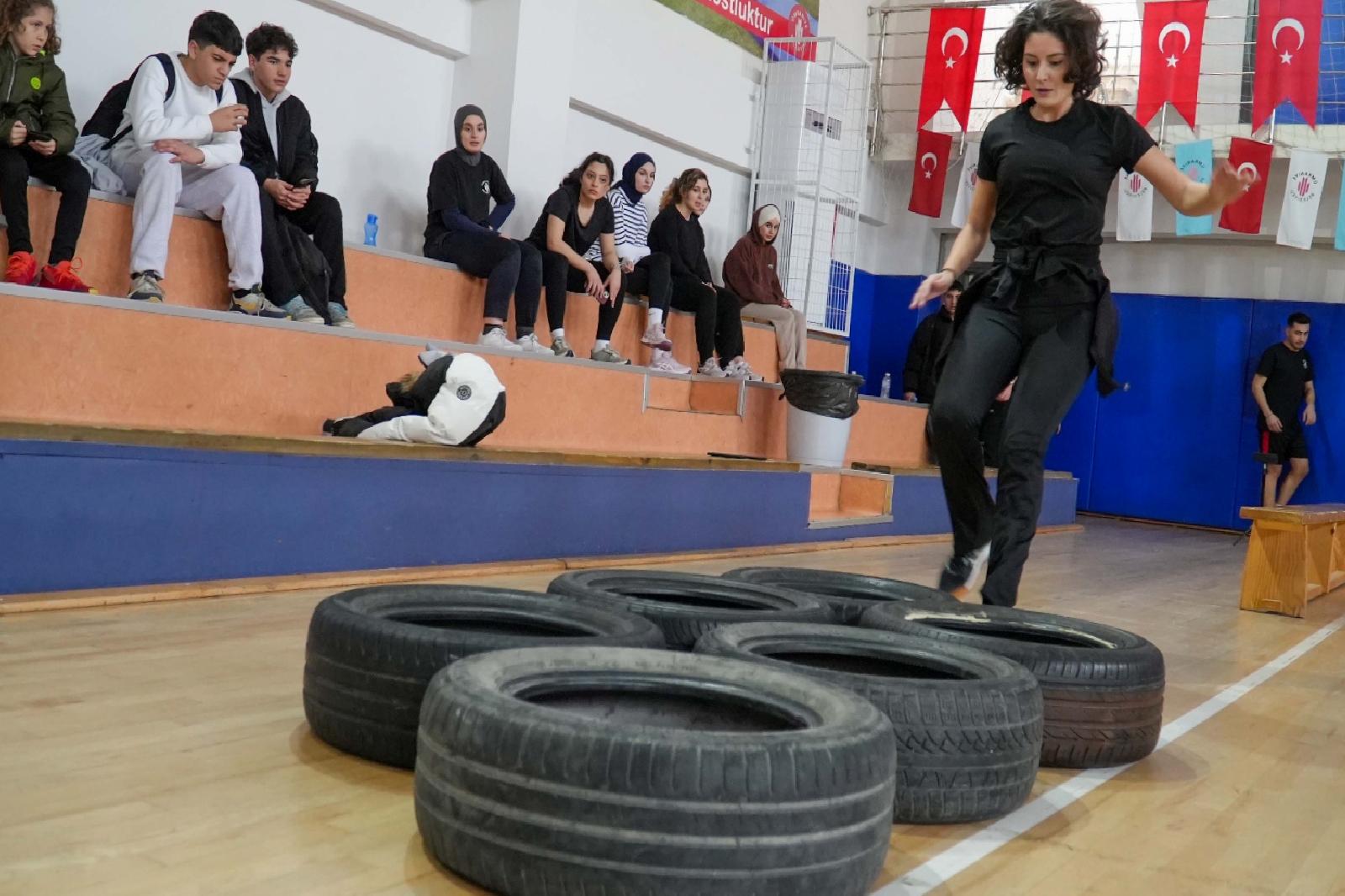 umraniye-belediyesi-hazirlik-kurslariyla-polis-adaylarina-destek-oluyor-haberi-TqdqllLl.jpg