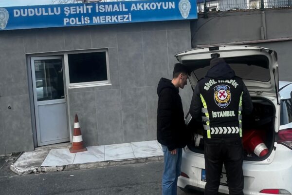 Ümraniye’de aracıyla tehlikeli hareketler yapan sürücüye para cezası haberi
