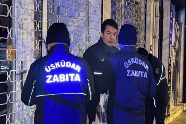 Üsküdar’da istinat duvarı yan yattı, iki bina boşaltıldı haberi