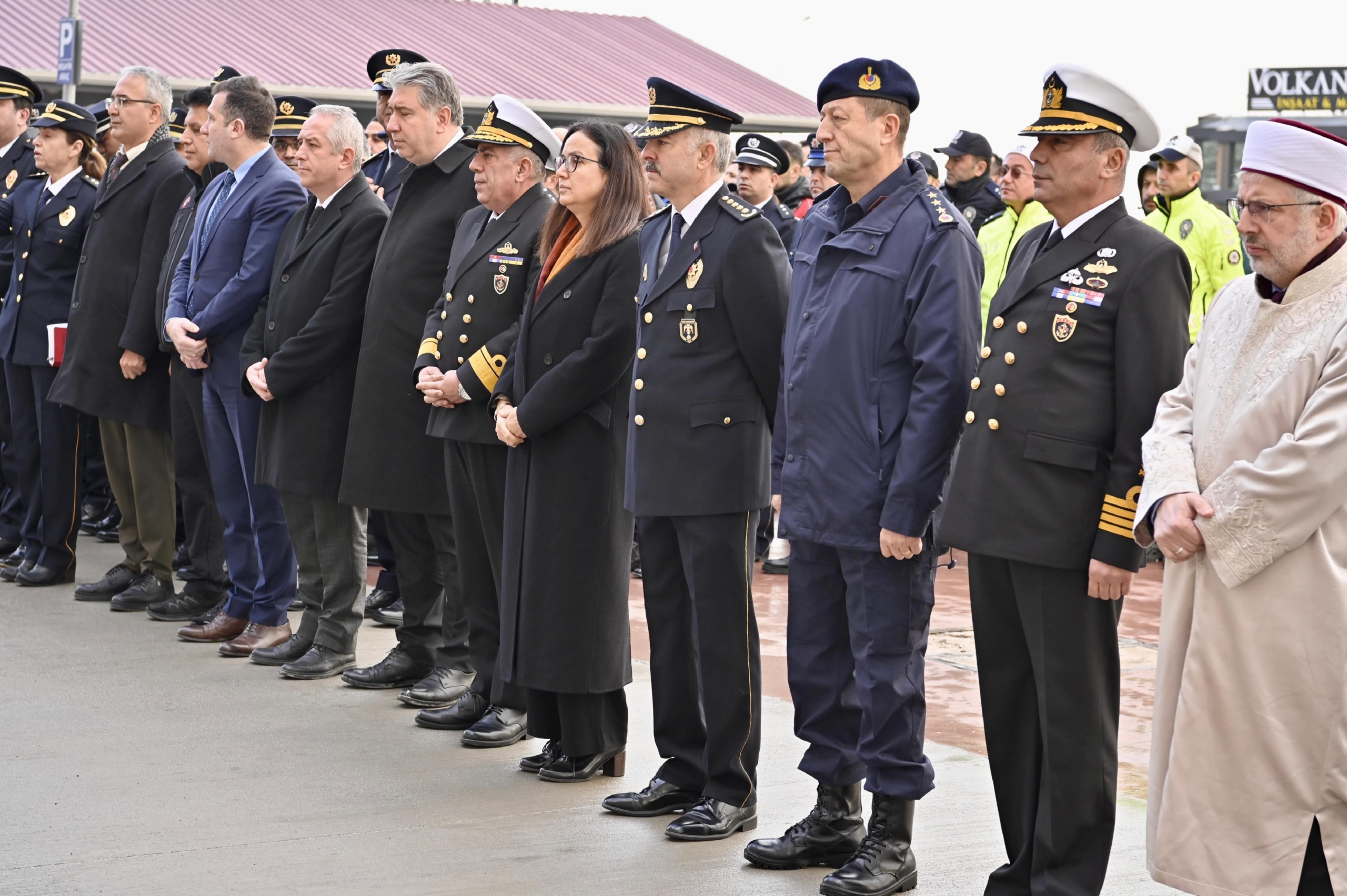 yalovada-kalp-krizi-sonucu-hayatini-kaybeden-polis-icin-toren-duzenlendi-haberi-yb5uDUwn.jpg
