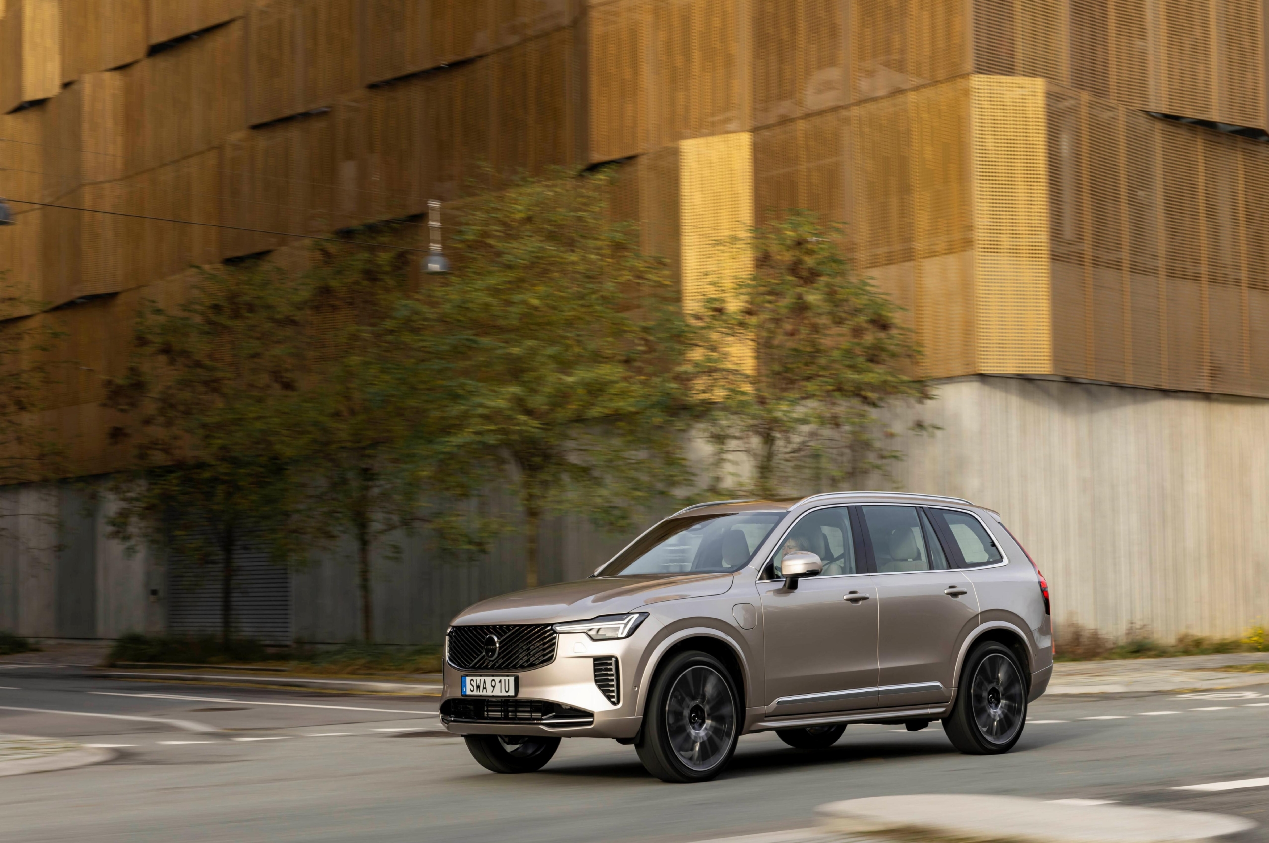 yenilenen-volvo-xc90-turkiyede-tanitildi-haberi-ShVq4quX.jpg