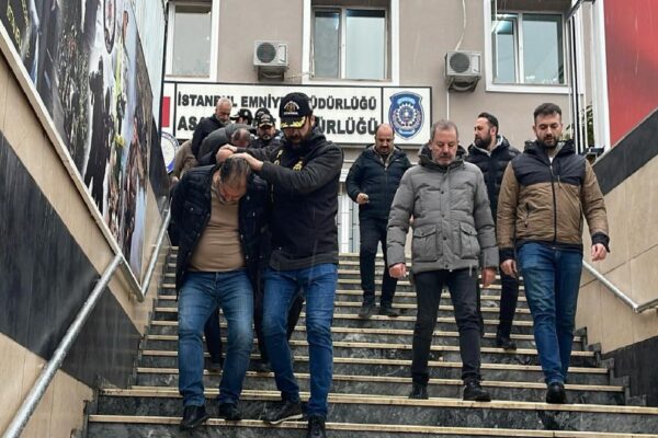 Yurt dışından ucuza araç getirme vaadiyle dolandırıcılık yapan 10 kişi yakalandı haberi