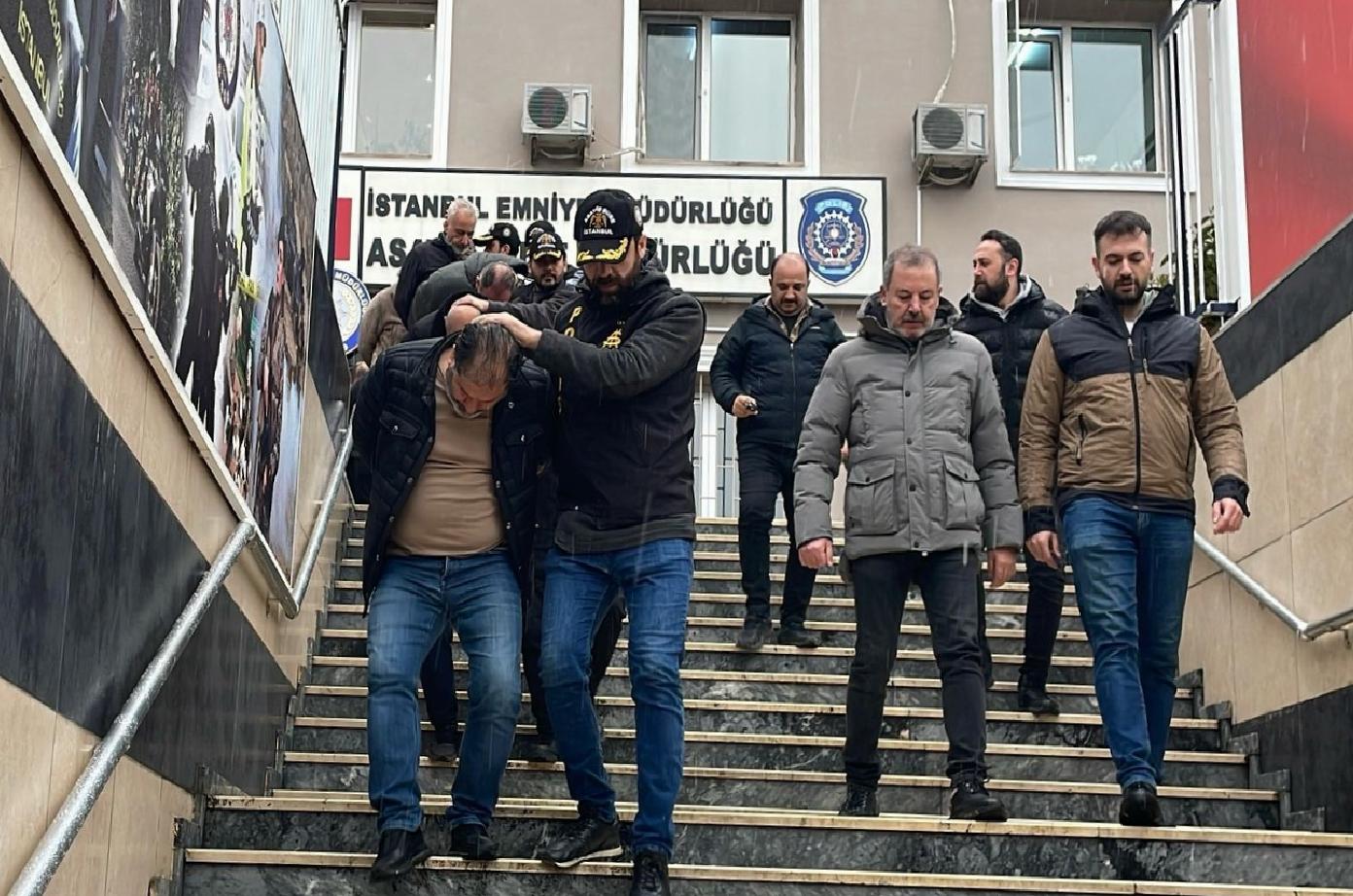 yurt-disindan-ucuza-arac-getirme-vaadiyle-dolandiricilik-yapan-10-kisi-yakalandi-haberi-IVD3J97O.jpg