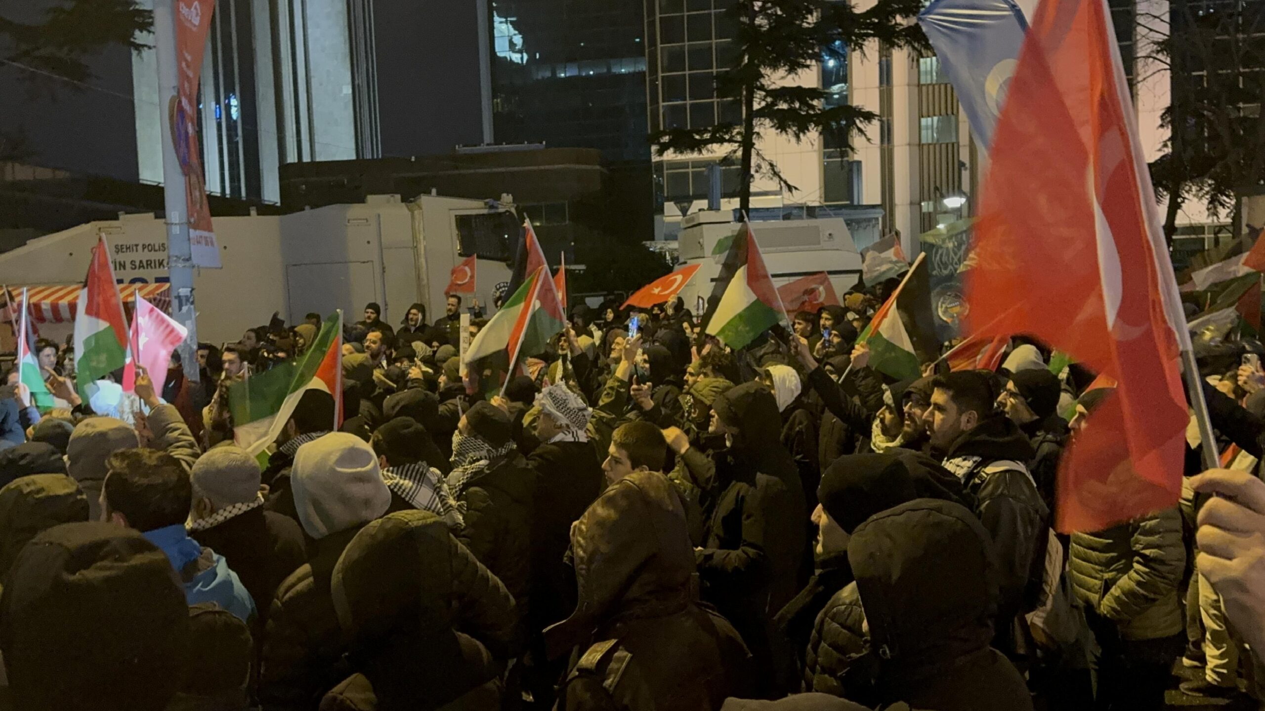 agdden-israilin-istanbul-baskonsoloslugu-onunde-protesto-haberi-d2YlInJ8.jpg