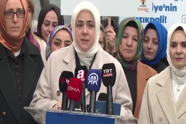 AK Parti İstanbul Kadın Kolları, savaşlarda ölen kadınlar anısına fidan dikti haberi
