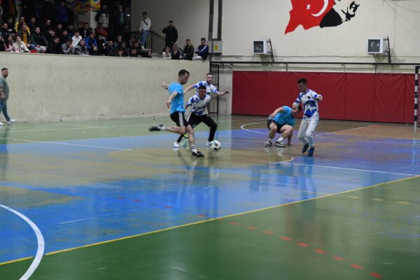 AK Parti Lapseki Gençlik Kolları futsal turnuvası düzenledi haberi