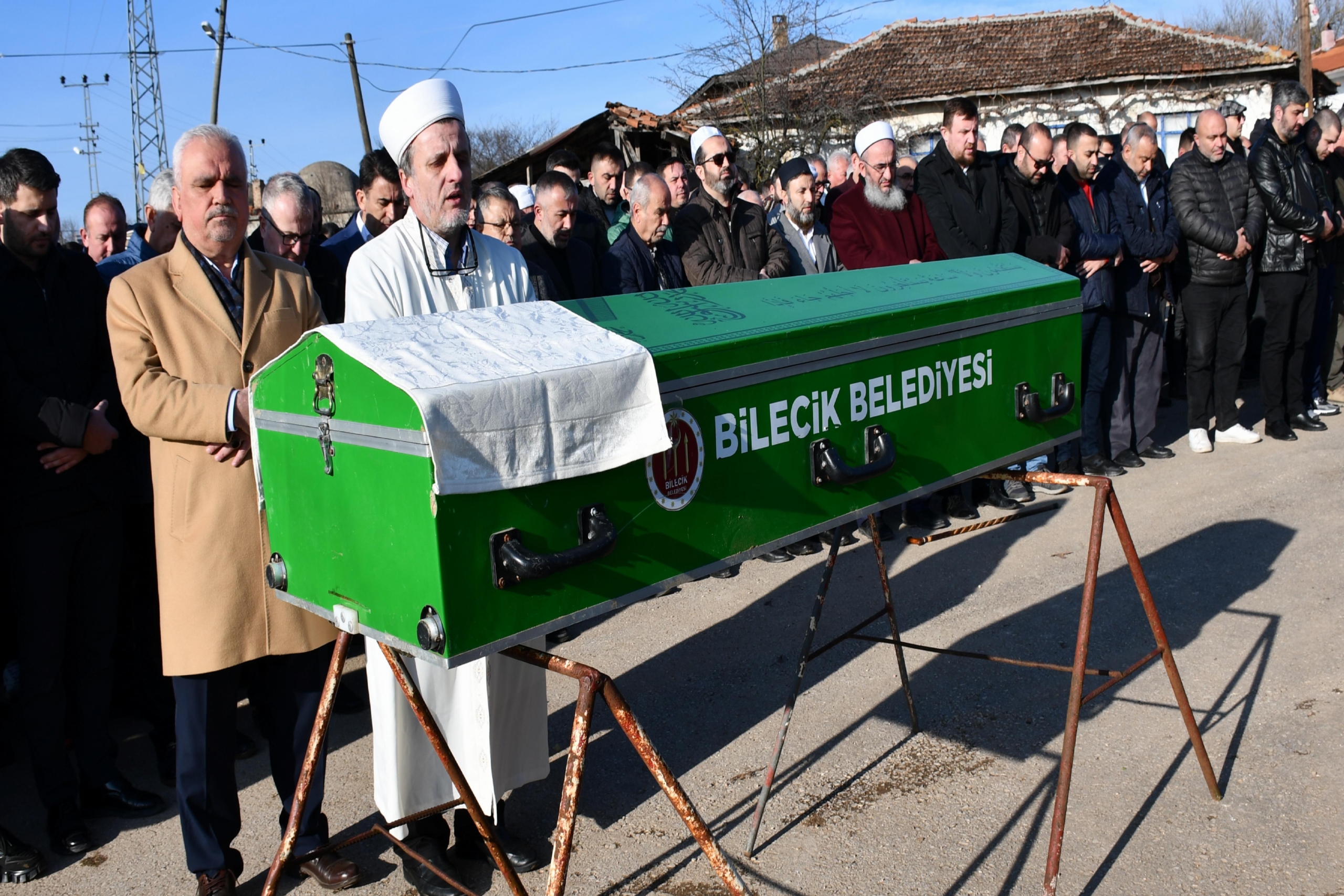 ak-partili-yagcinin-vefat-eden-babasi-bilecikte-son-yolculuguna-ugurlandi-haberi-F43fVcxP.jpg