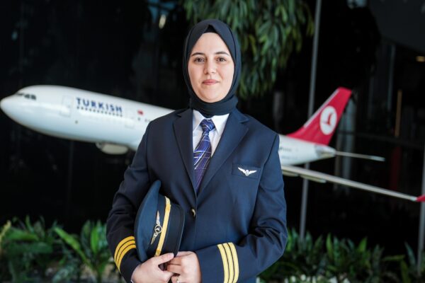 Annesinin gösterdiği aday pilotluk ilanı gökyüzü kariyerini başlattı haberi