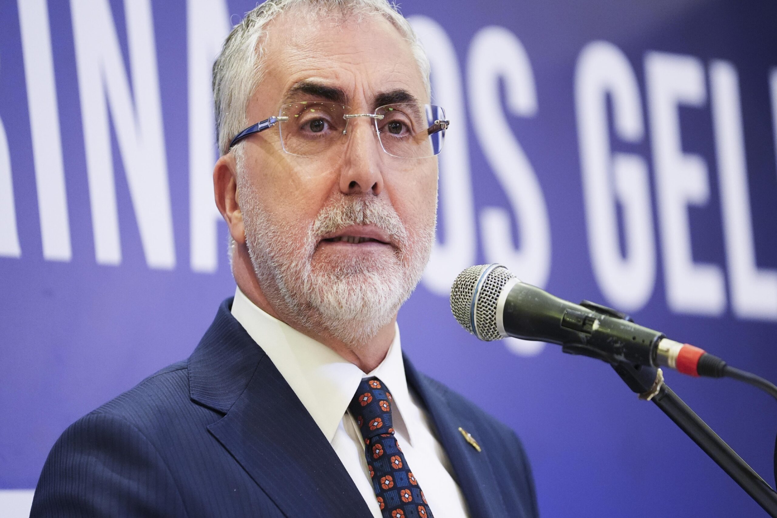 bakan-isikhan-ak-parti-beykoz-ilce-baskanliginin-vefa-iftarina-katildi-haberi-f94cTfdZ.jpg