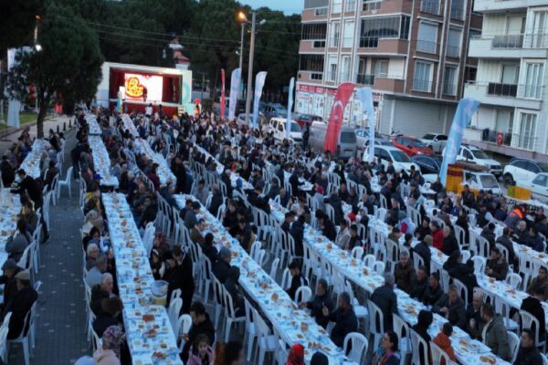 Balıkesir Büyükşehir Belediyesi Gömeç’te iftar verdi haberi