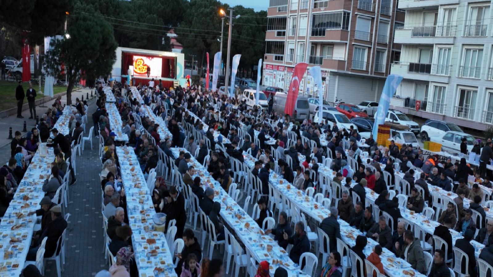 balikesir-buyuksehir-belediyesi-gomecte-iftar-verdi-haberi-edU3WMiw.jpg