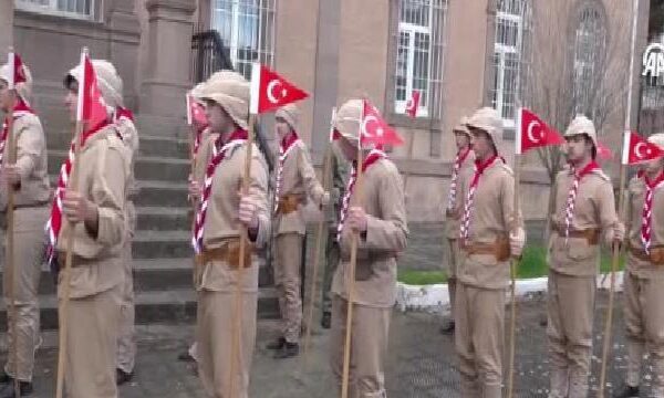 Balıkesir Lisesinin şehit izcileri için temsili uğurlama töreni düzenlendi haberi