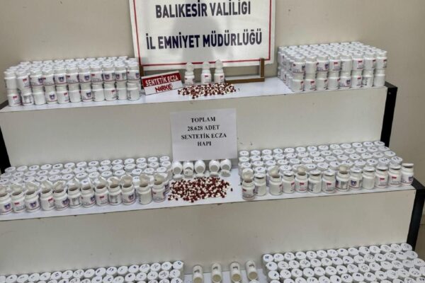 Balıkesir’de 28 bin sentetik ecza hap ele geçirildi, 2 kişi tutuklandı haberi