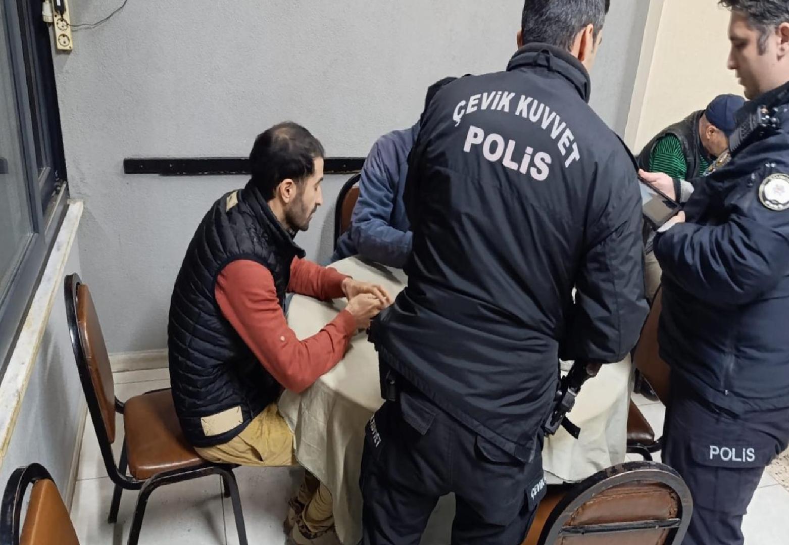 balikesirde-asayis-uygulamasinda-aranan-7-kisi-yakalandi-haberi-g5YUtb4p.jpg