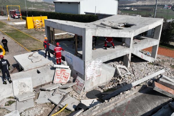 Balıkesir’de Deprem haftası nedeniyle deprem tatbikatı yapıldı