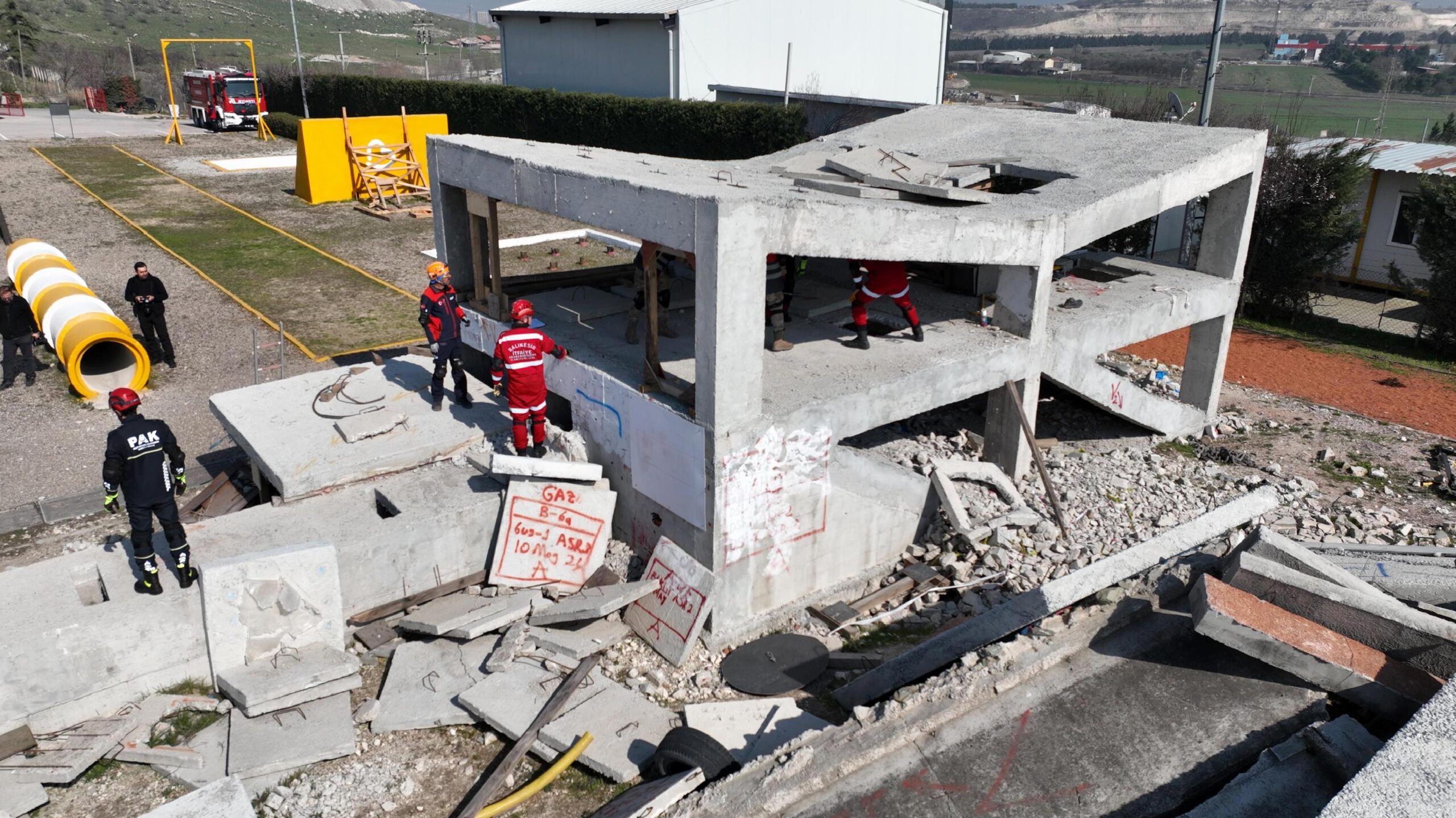 balikesirde-deprem-tatbikati-yapildi-haberi-FNHj8W4R.jpg