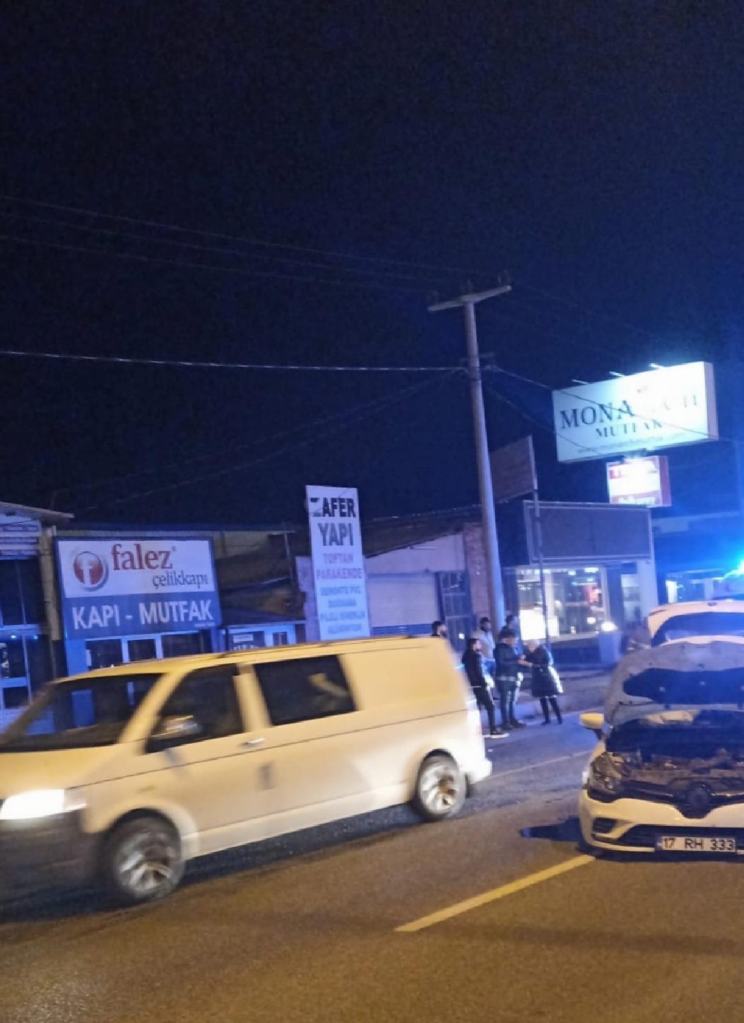 balikesirde-kaldirima-carpan-otomobildeki-2-kisi-yaralandi-haberi-qPXSJCXy.jpg