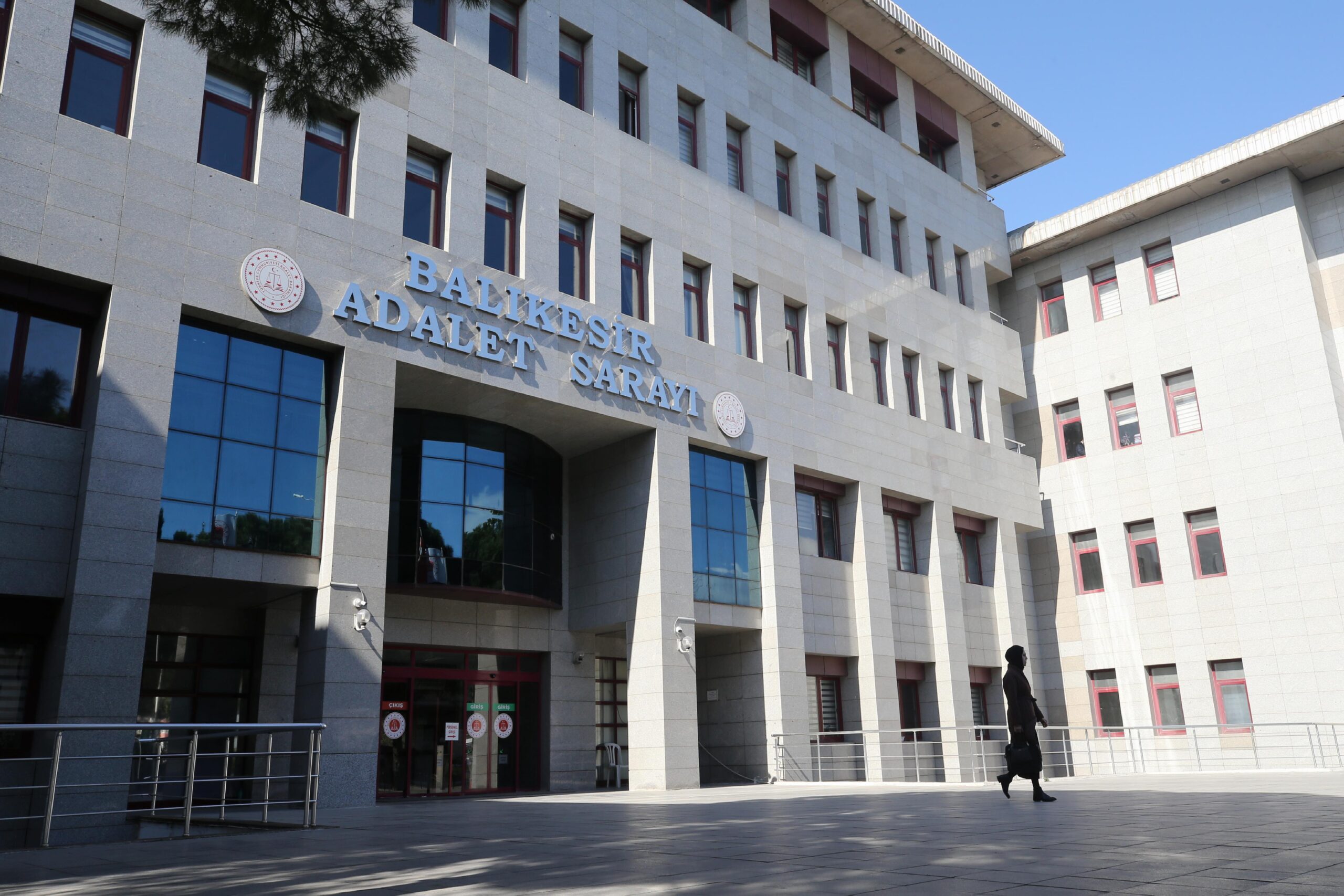 balikesirde-muhimmat-fabrikasindaki-patlamaya-iliskin-4-sanik-hakim-karsisinda-haberi-ddsQtYUT.jpg