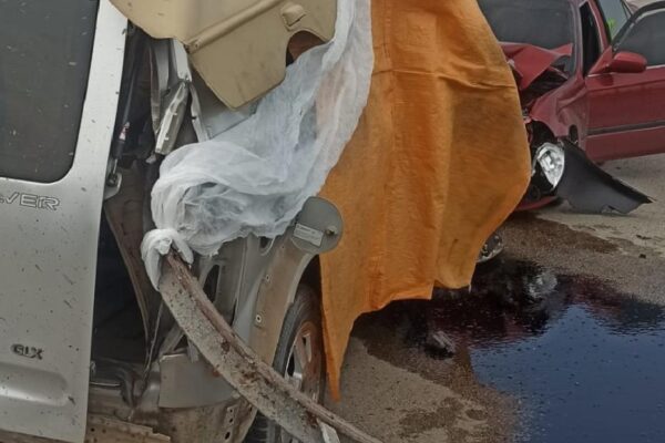 Balıkesir’de otomobille hafif ticari aracın çarpıştığı kazada 1 kişi öldü, 4 kişi yaralandı haberi