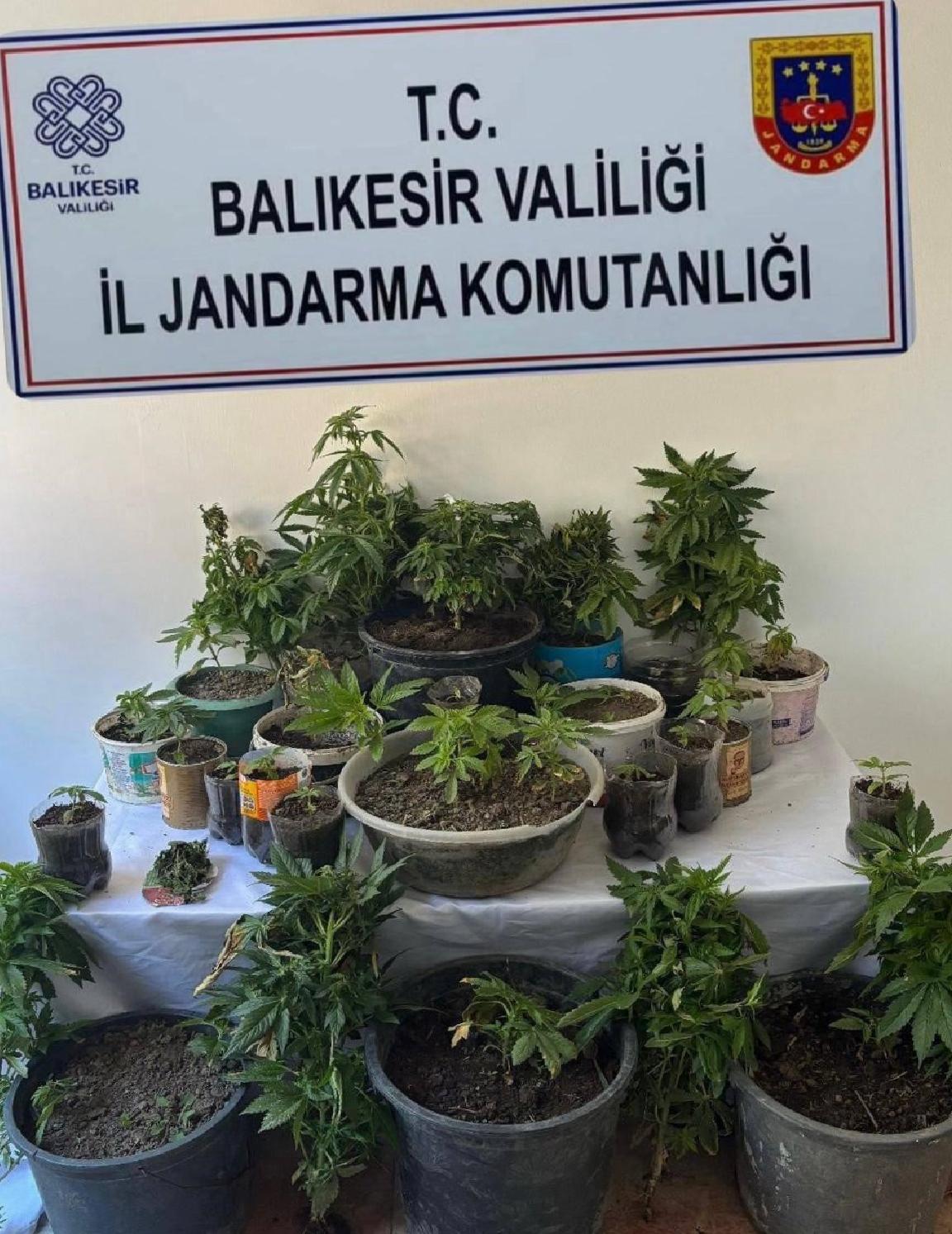 balikesirde-uyusturucu-operasyonunda-6-supheli-yakalandi-haberi-9gP5S5sJ.jpg