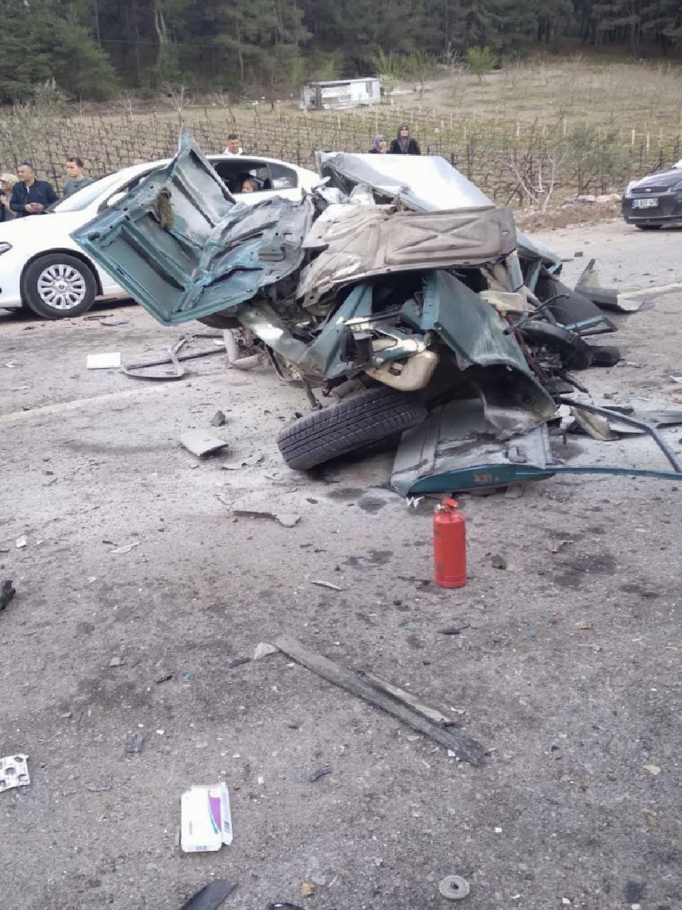 balikesirde-zincirleme-trafik-kazasinda-1-kisi-oldu-10-kisi-yaralandi-haberi-ugjaLvXR.jpg