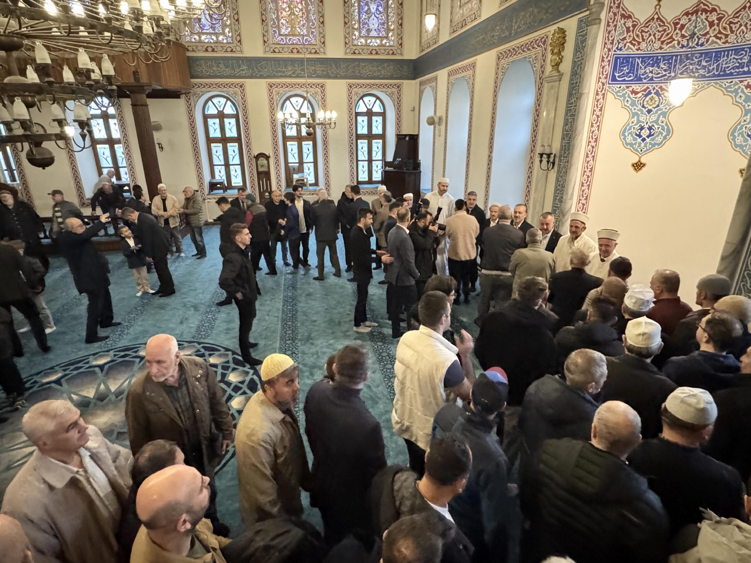 bati-karadeniz-ve-dogu-marmarada-bayram-namazi-kilindi-haberi-ADuRe34V.jpg
