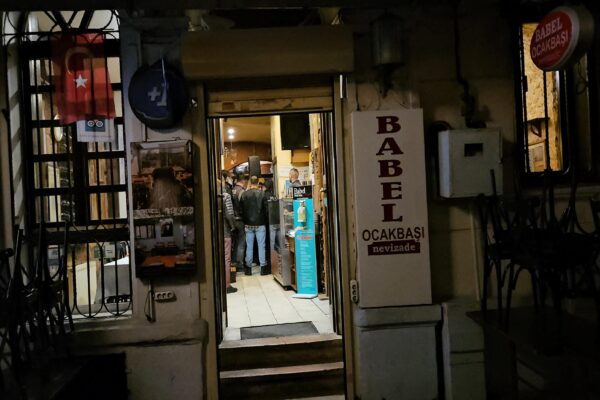 Beyoğlu’nda asansör boşluğuna düşen kişi yaralandı haberi