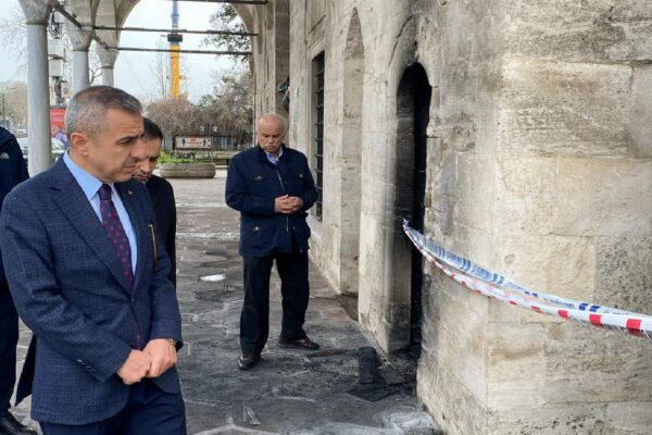 Beyoğlu’nda tarihi camide çıkan yangın söndürüldü haberi
