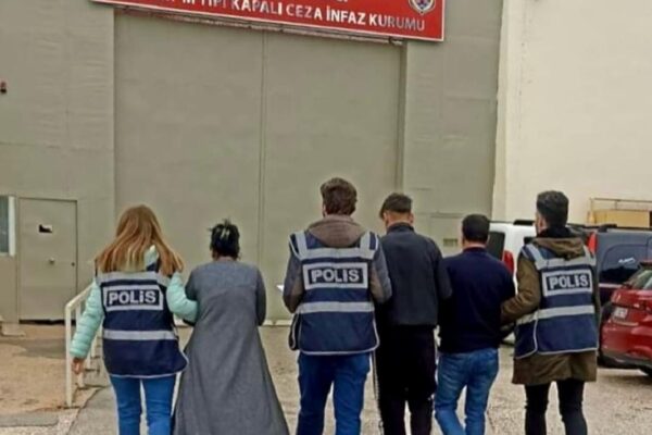 Bilecik’te hırsızlık yaptıkları iddiasıyla yakalanan 3 şüpheli tutuklandı haberi
