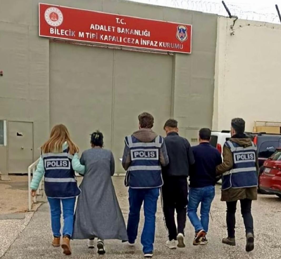 bilecikte-hirsizlik-yaptiklari-iddiasiyla-yakalanan-3-supheli-tutuklandi-haberi-MW3OGGRf.jpg