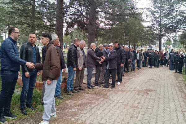 Bilecik’te mezarlıkta toplu bayramlaşma geleneği sürdürülüyor haberi