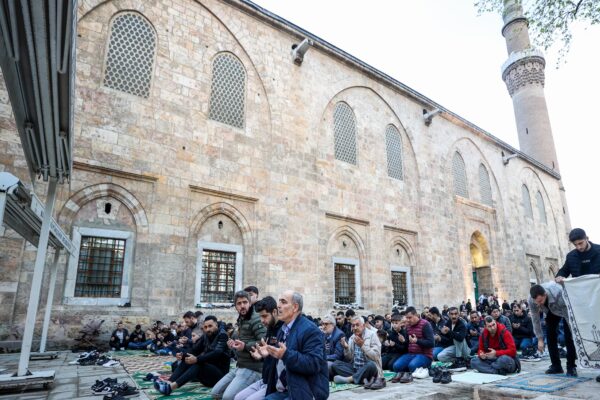 Bursa ve çevre illerde Ramazan Bayramı namazı kılındı haberi